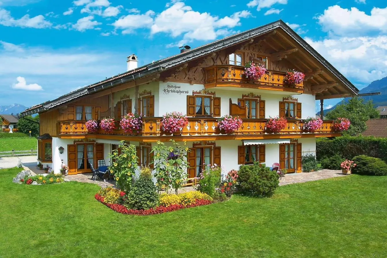 Gaestehaus Christophorus Alpengluehn Krün